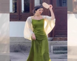 果綠緞面吊帶裙